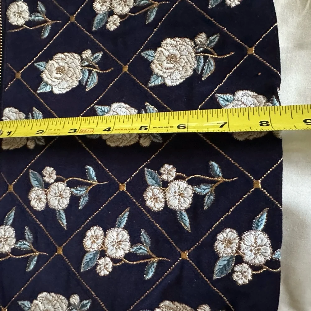 Elizabeth Scarlett Exclusive Camelia Flower Everyday Pouch with Dust Bag NWT